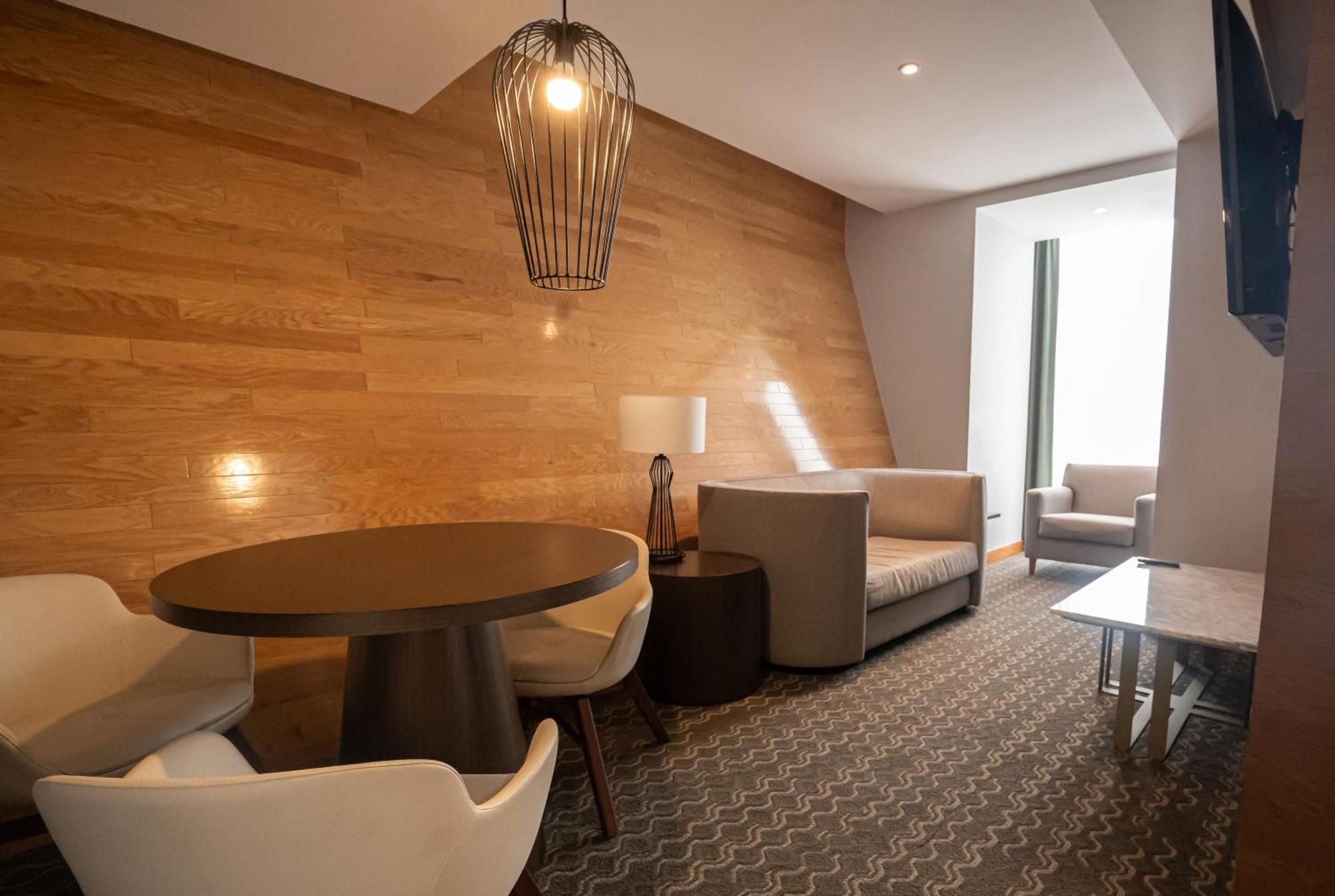 Hotel Doubletree By Hilton Santa Fe Mexico